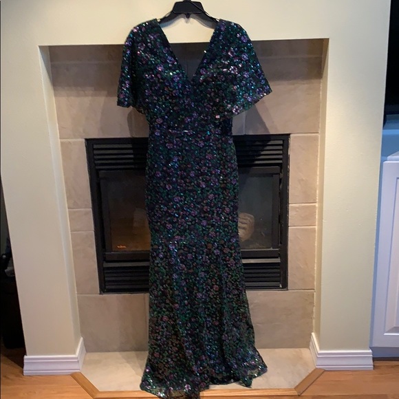 Gorgeous elegant dress - Picture 5 of 9